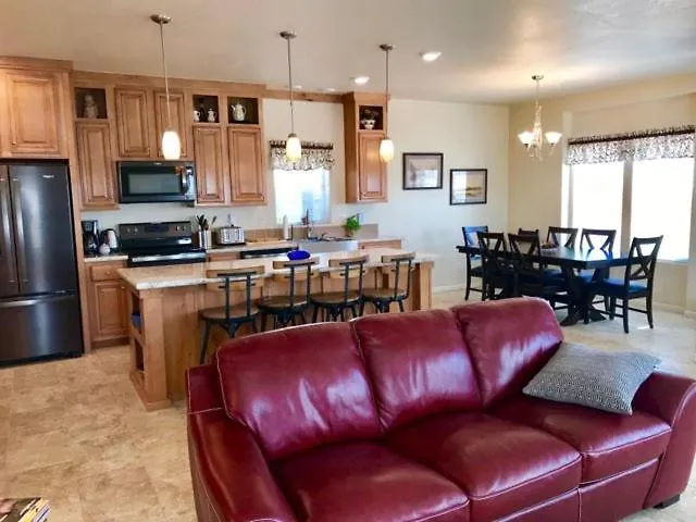 Holiday home Antelopecanyonhouse W View Offering Deals For One Couples Pets Okay *