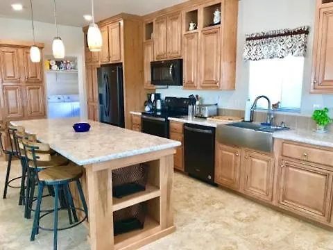 Antelopecanyonhouse W View Offering Deals For One Couples Pets Okay